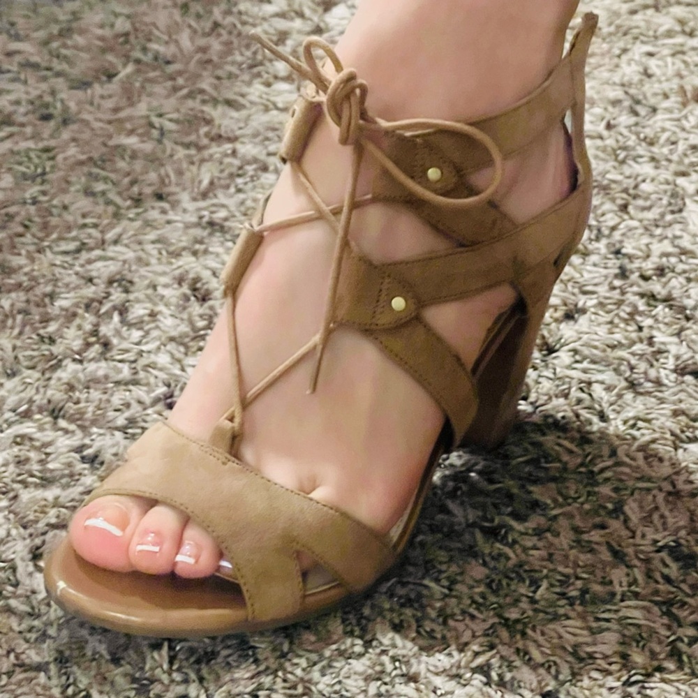 SUPER CUTE SAM EDELMAN SANDAL HEEL SIZE 9.5 (fits 8.5)
